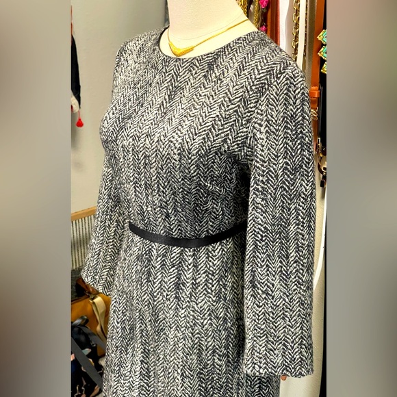 CAROLINA HERRERA Black & White Herringbone Sheath Pencil Dress Round Neckline 12 - Picture 4 of 10